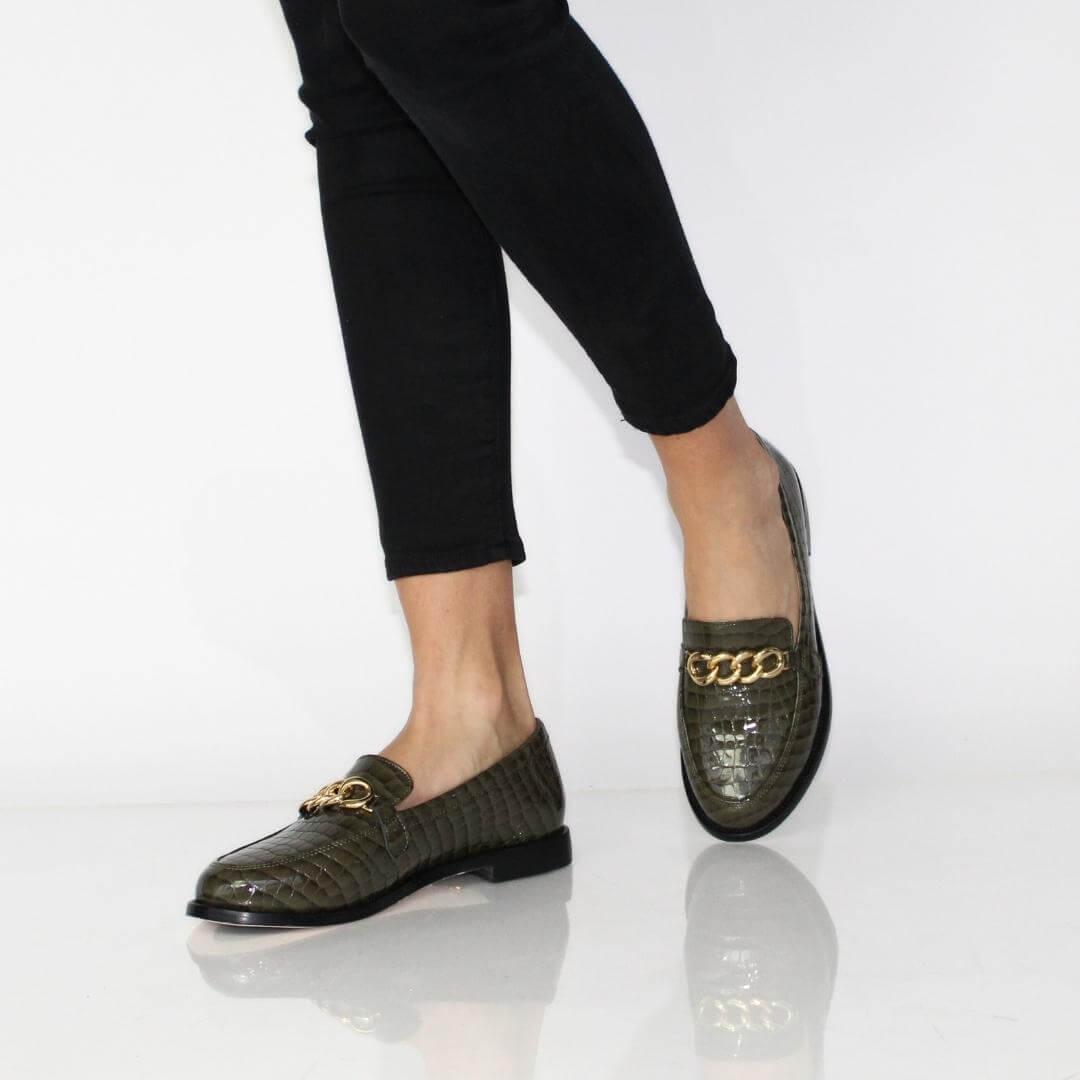 CONY - Khaki   Zapato Mocasin de Piso Para Dama en Piel
