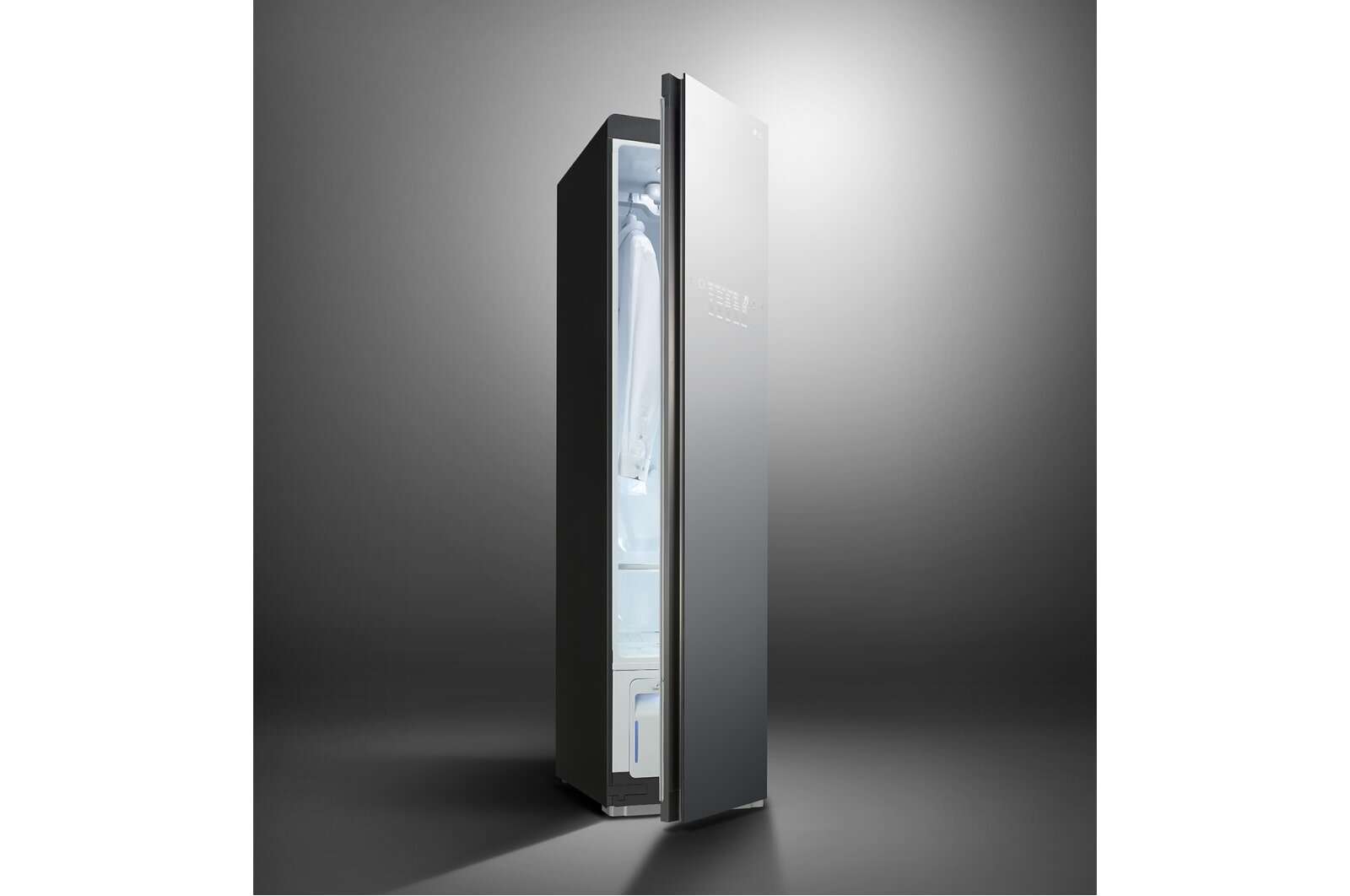 LG Styler, sistema de vapor Inteligente con TrueSteam™ ciclos: Refrescar, Sanitizar, Secado Suave, cuidado de pantalones con ThinQ™ color silver