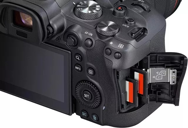 Canon EOS R6 Full-Frame Mirrorless Camera + RF24-105mm F4 L is USM Lens Kit