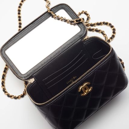 🔥Published in CLASSY magazine🔥! CHANEL💓Loved by women all over the world! Chanel Lambskin Vanity Bag