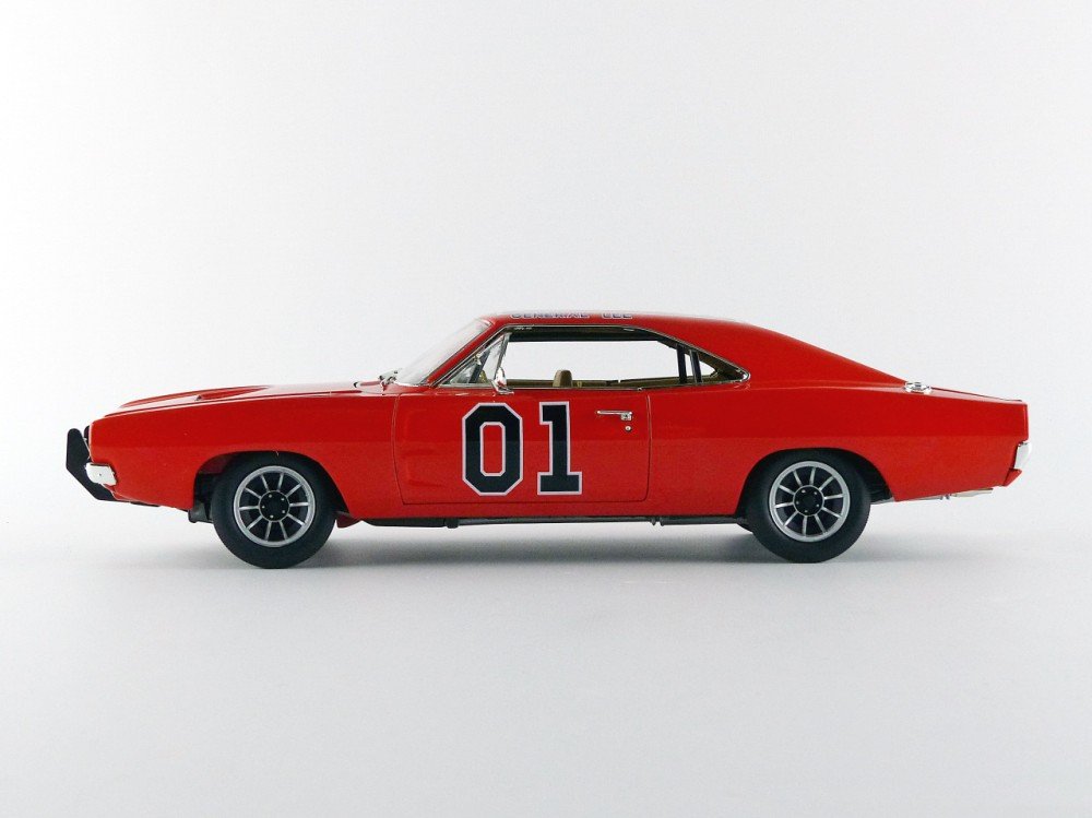 Cooter’s Garage 1969 Dodge Charger with General Lee 1/18 Scale