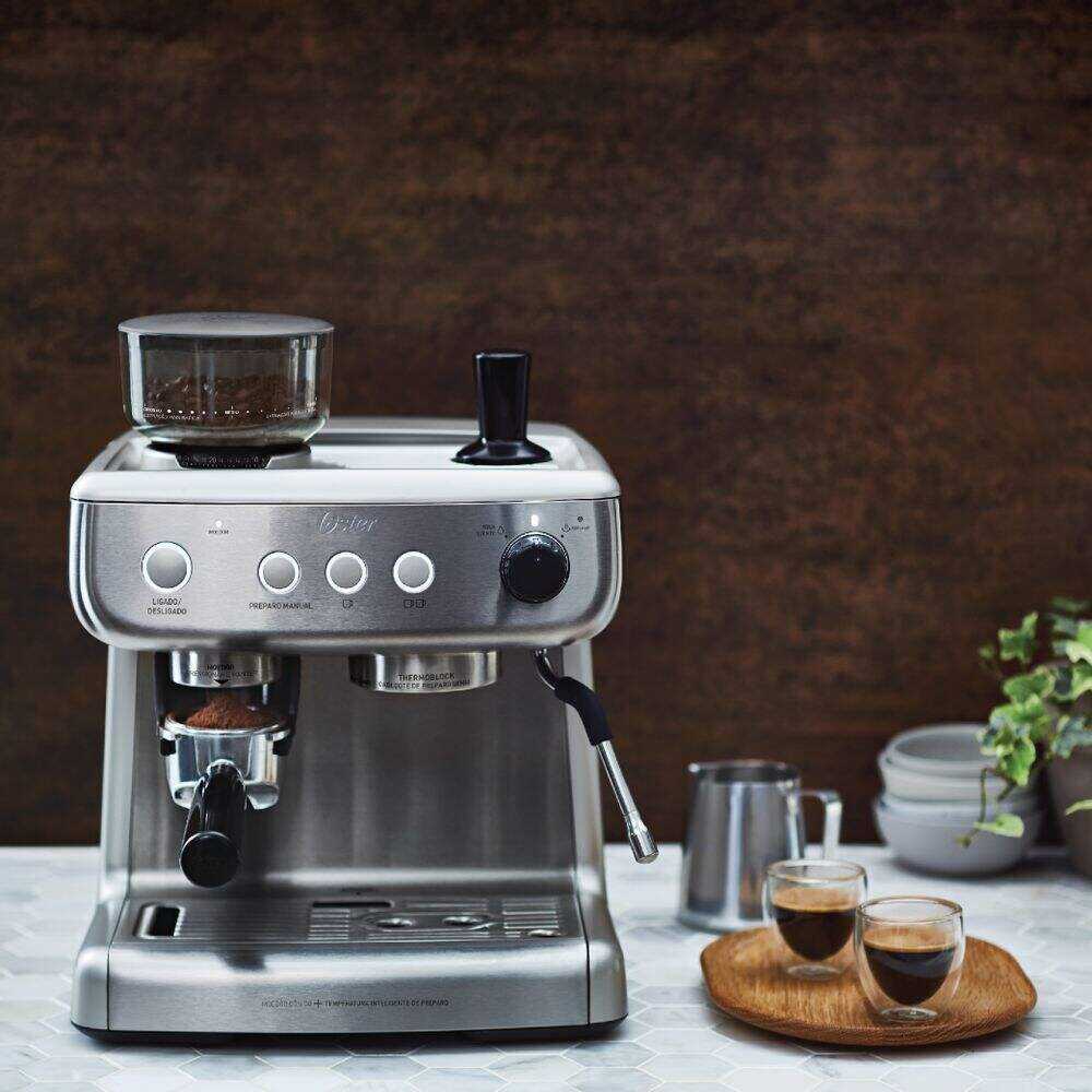 Cafetera para espresso Oster® Perfect Brew 15 bar molino integrado