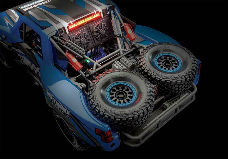 Camión RC Traxxas Unlimited Desert Racer 4WD sin escobillas RTR con luces LED instaladas de fábrica