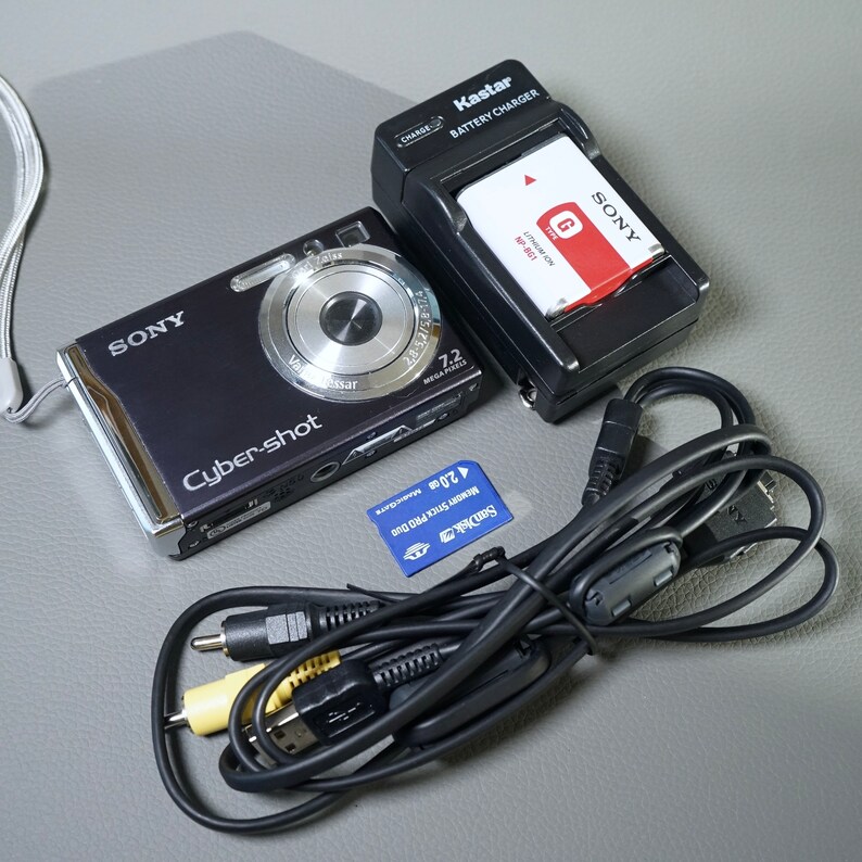 Vintage Sony Cyber-Shot DSC-W80 Compact Y2K CCD Point-and-shoot digital camera